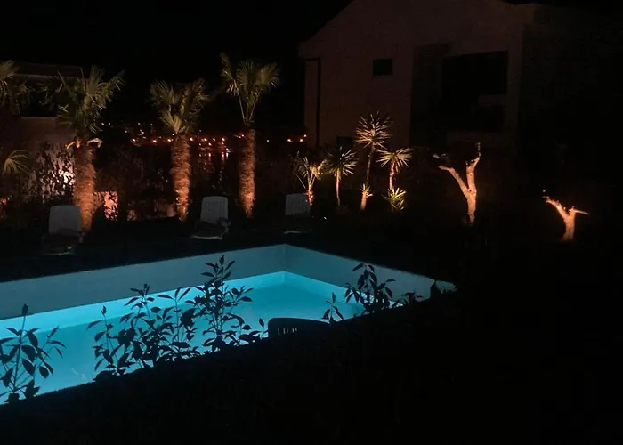 Sandy Bay With Pool Apartmán *