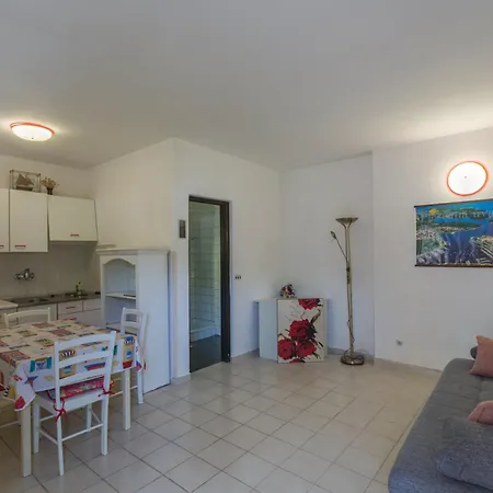Apartment Sandy Bay With Pool Pjescana Uvala