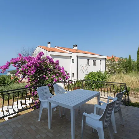 Sandy Bay With Pool Apartment *
