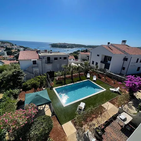 Sandy Bay With Pool